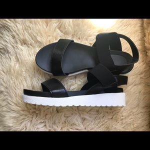 Flatform sandals Never worn!